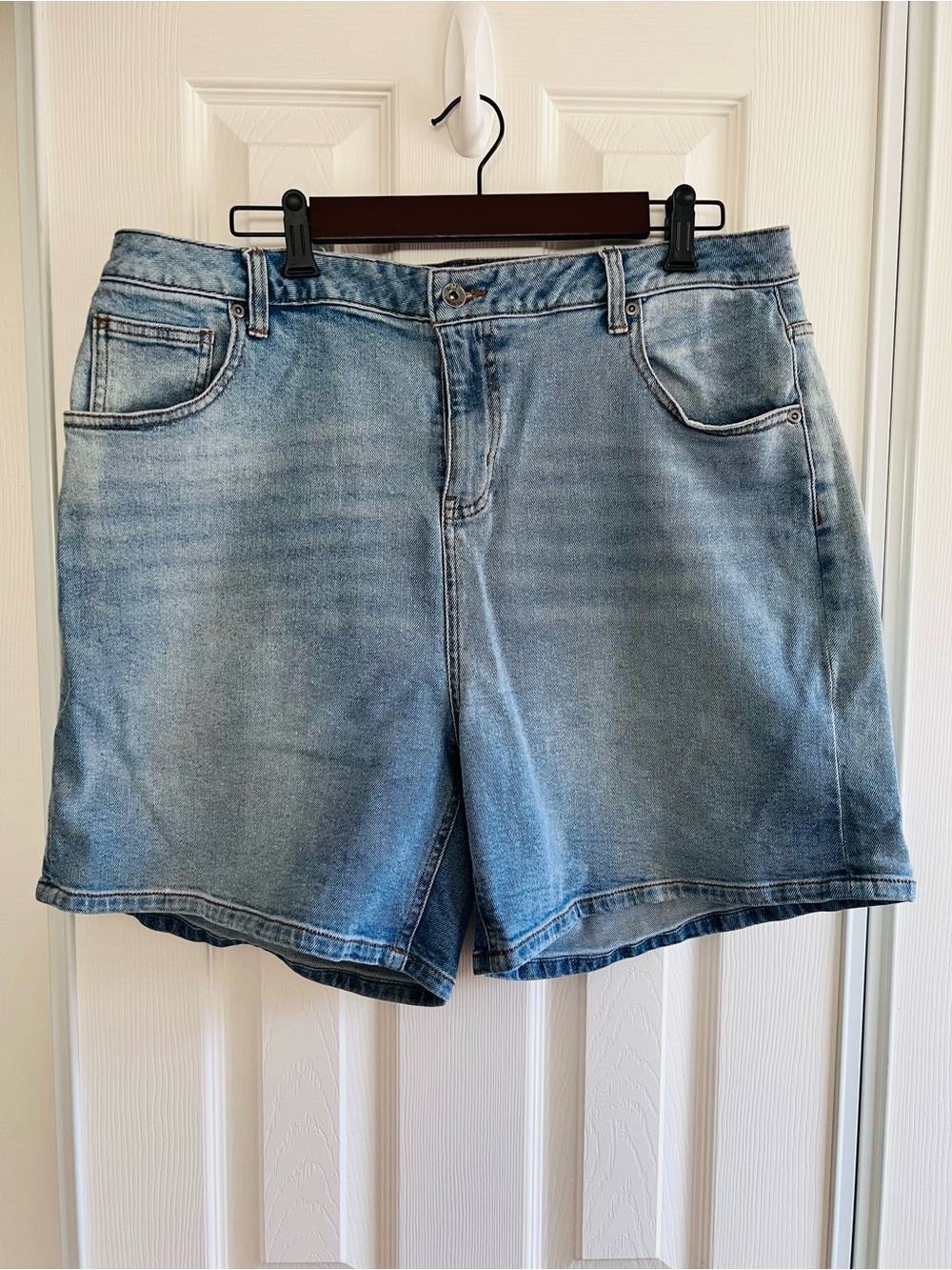 HT Denim Mom Shorts Size 16 Light Wash Stretch High Rise Jean Shorts Casual